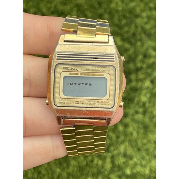 VTG 1980s SEIKO A639-5009 LCD CHRONOGRAPH WATCH GOLD TONE Dead Battery - Picture 2 of 16